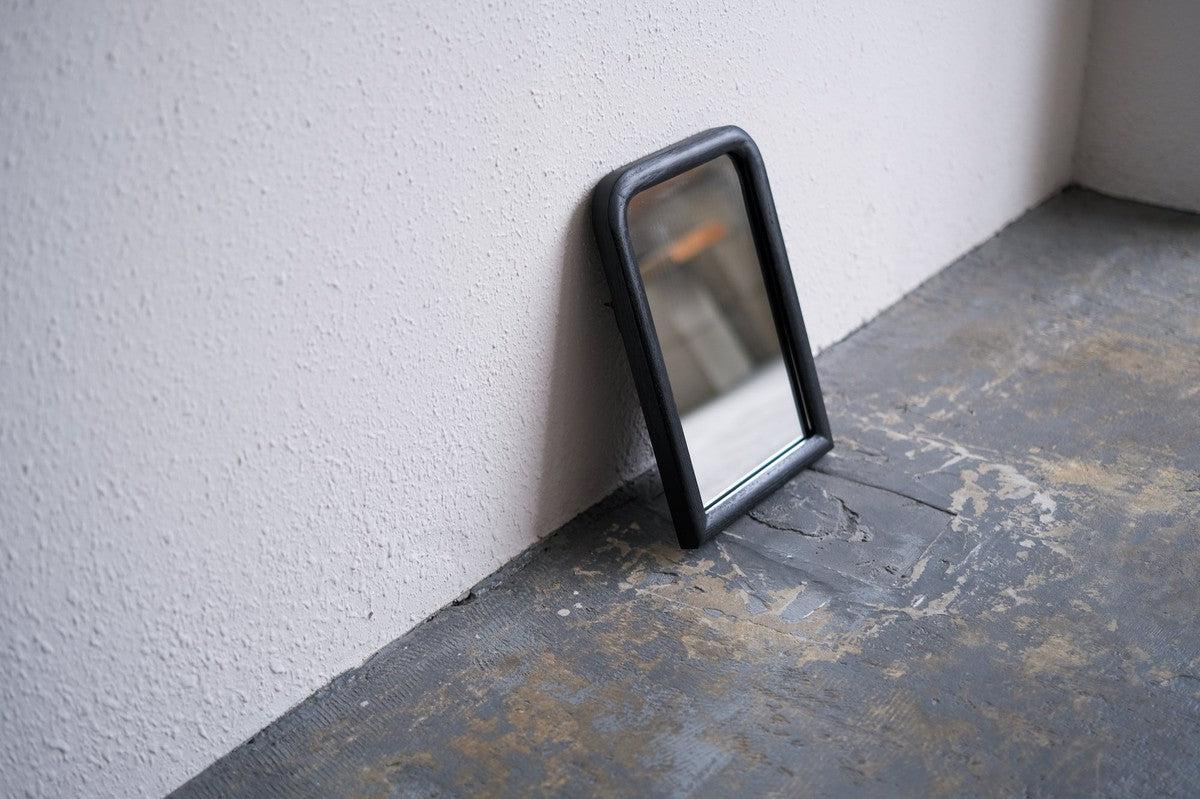 四角鏡 黒 250×348mm｜三浦治