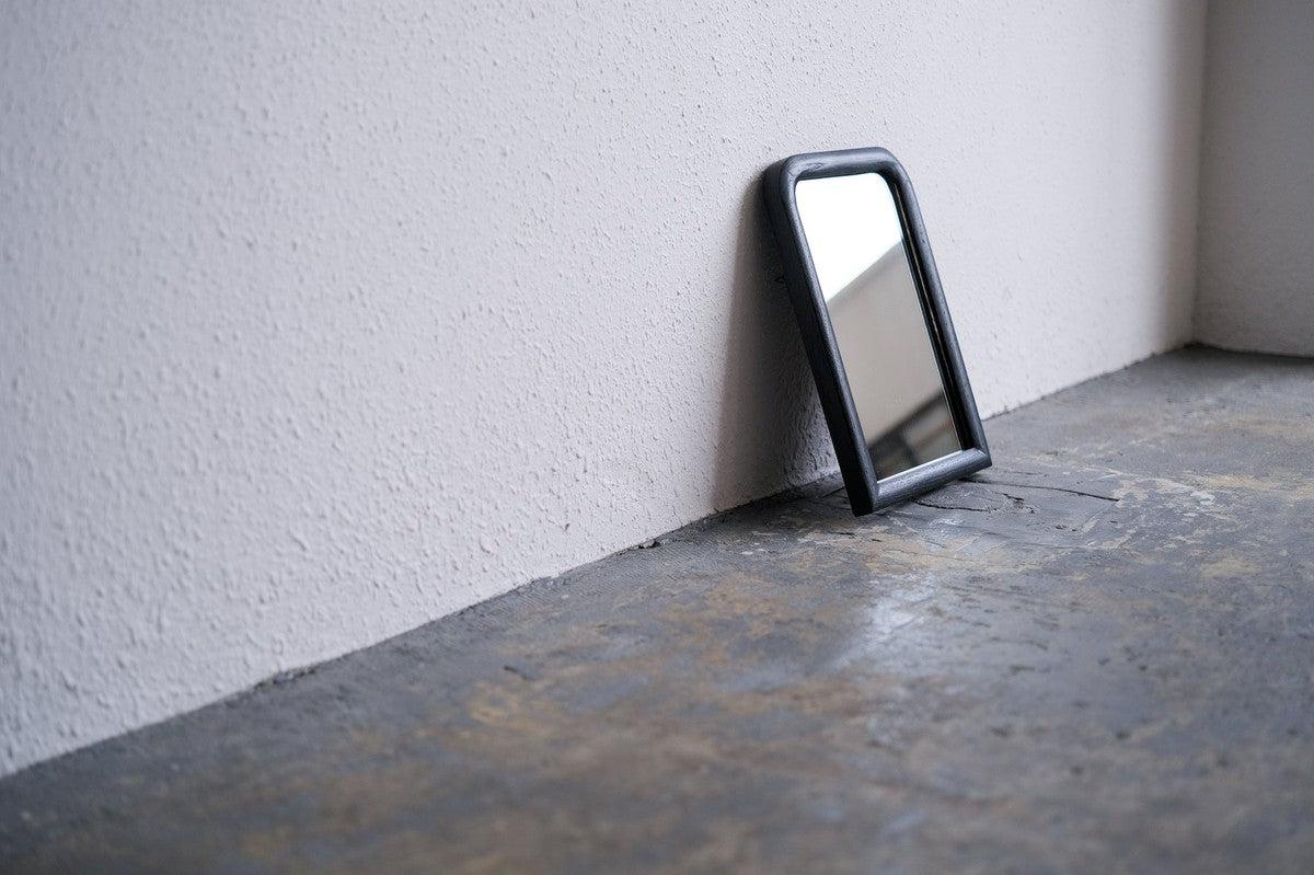 四角鏡 黒 250×348mm｜三浦治