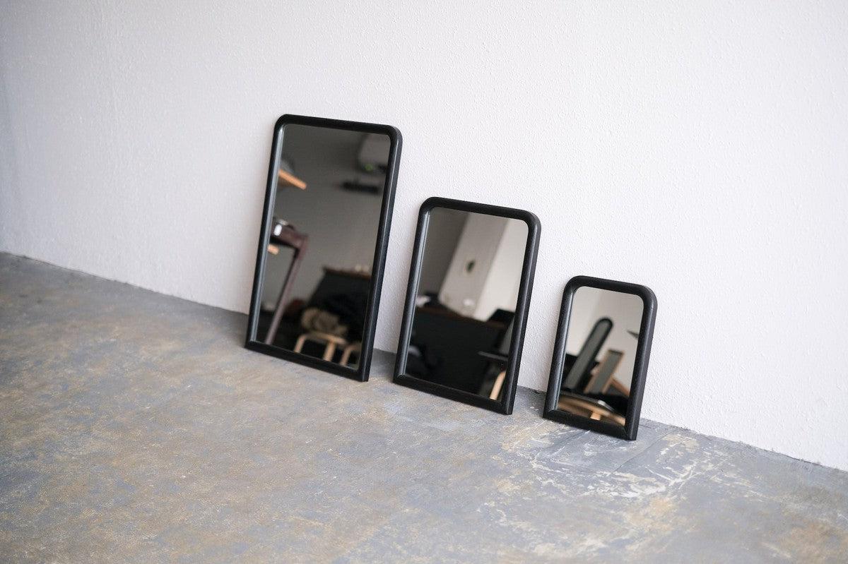 四角鏡 黒 458×664mm｜三浦治