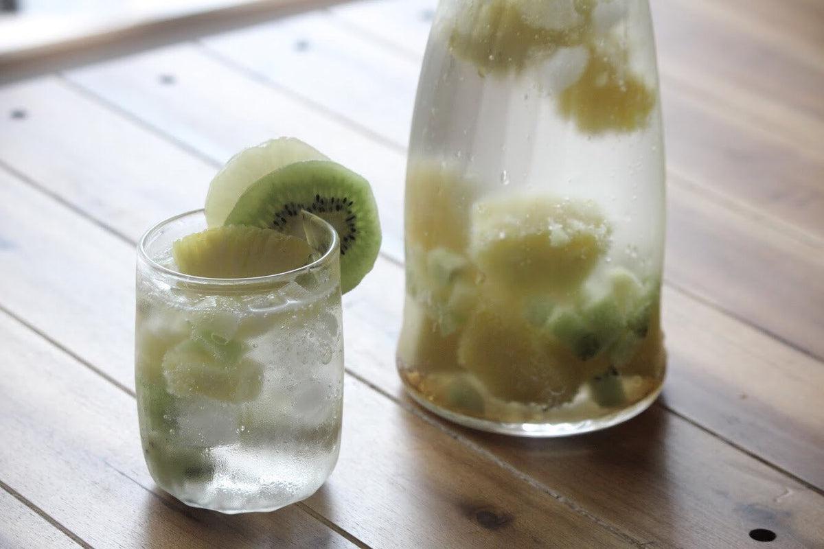 吹きガラスの蓋付きピッチャー ブルー