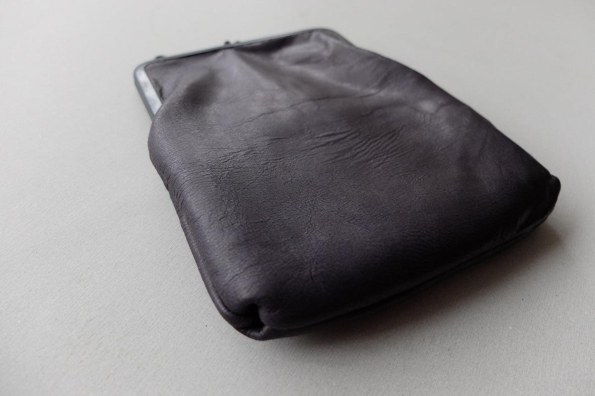 frame porch ＜エゾ鹿革黒染・M＞ レザーショルダーポーチ SLAO-08D