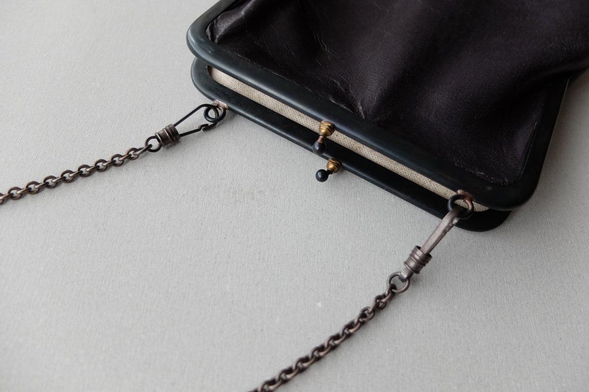 frame porch ＜エゾ鹿革黒染・M＞ レザーショルダーポーチ SLAO-08D