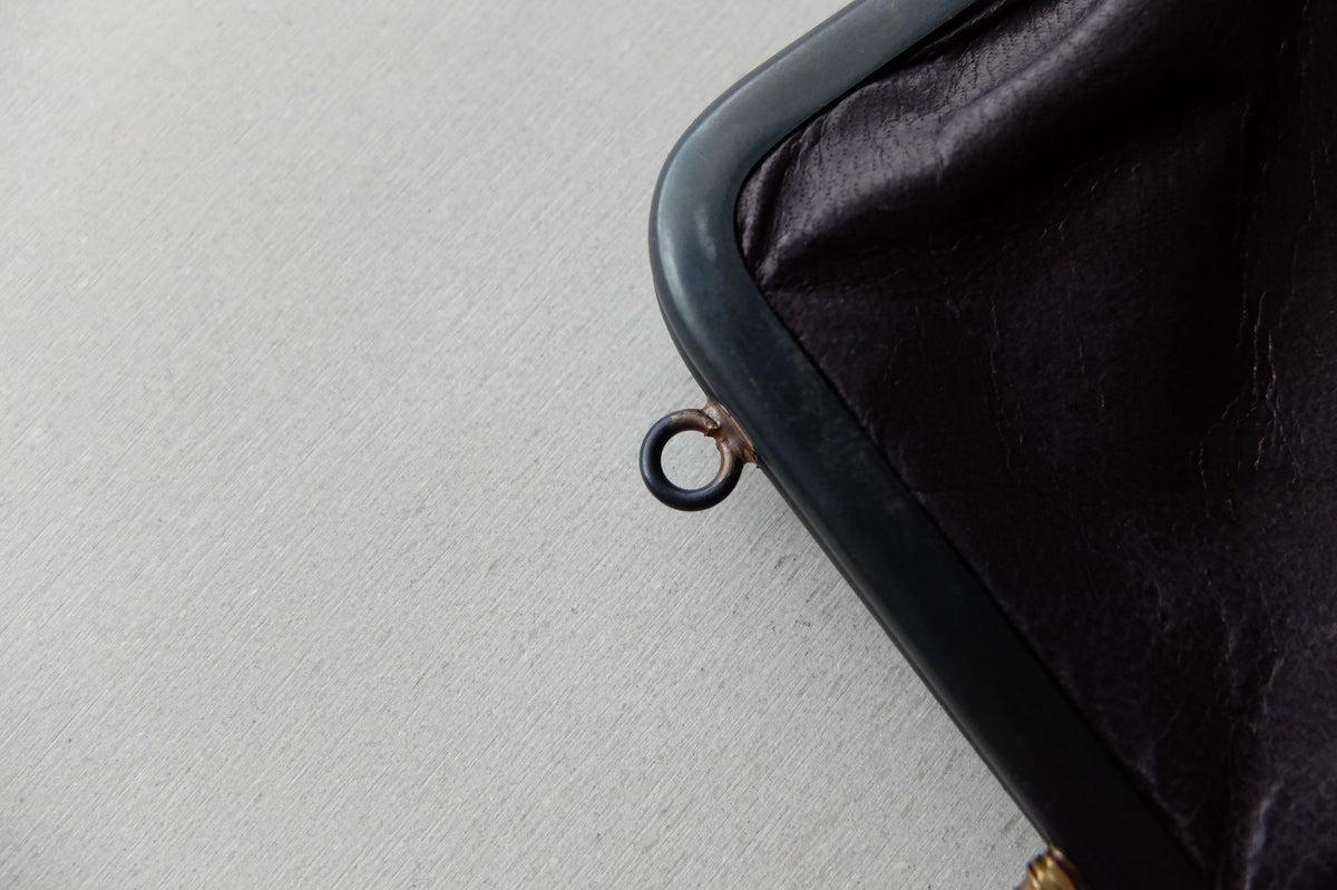 frame porch ＜エゾ鹿革黒染・M＞ レザーショルダーポーチ SLAO-08D