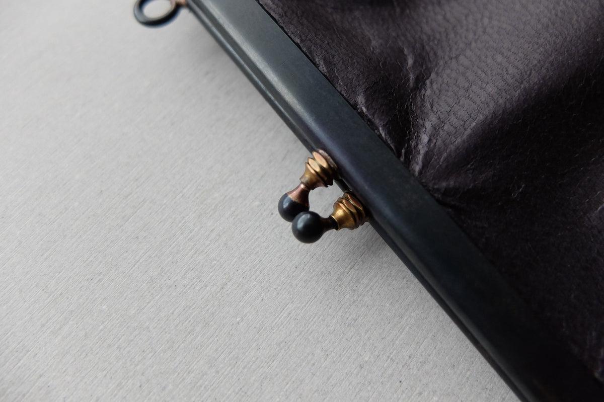 frame porch ＜エゾ鹿革黒染・M＞ レザーショルダーポーチ SLAO-08D