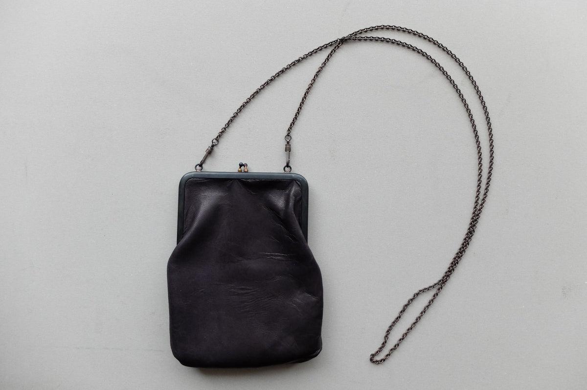 frame porch ＜エゾ鹿革黒染・M＞ レザーショルダーポーチ SLAO-08D