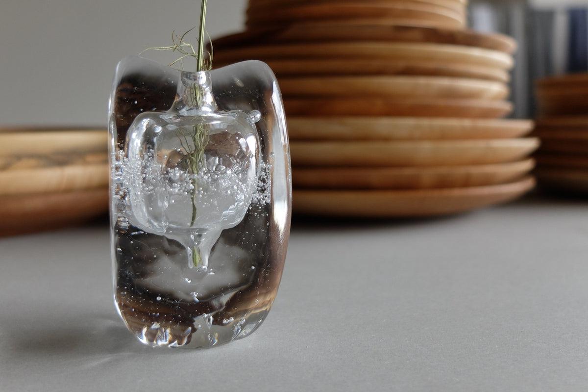 ガラスのフラワーベース