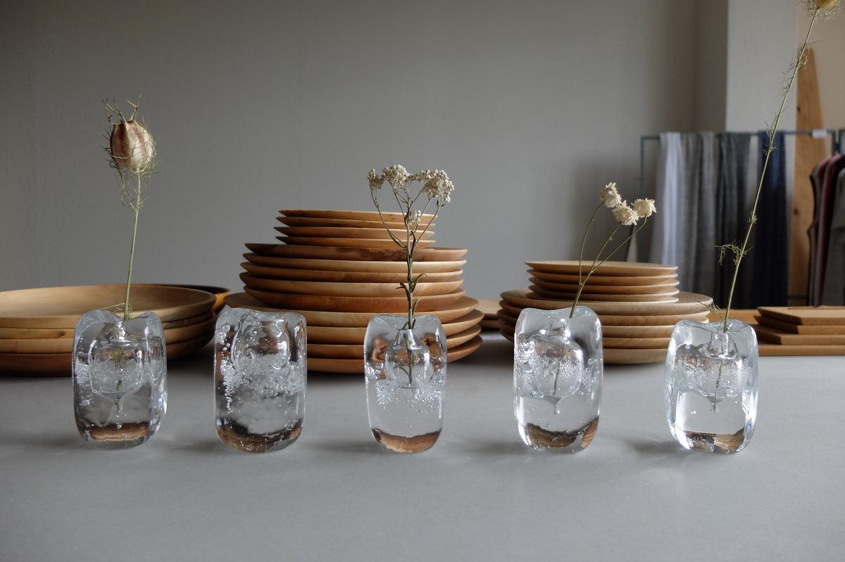 ガラスのフラワーベース