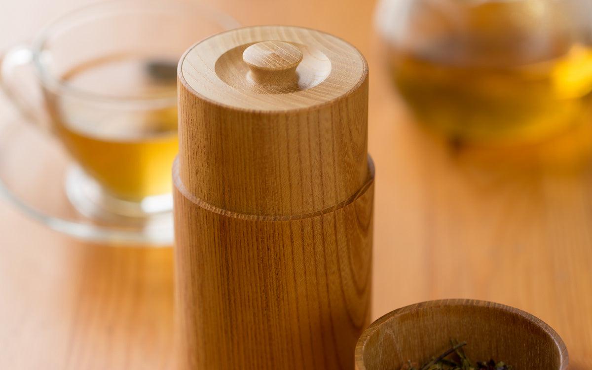 ろくろ挽きの桑の木の茶筒（小）