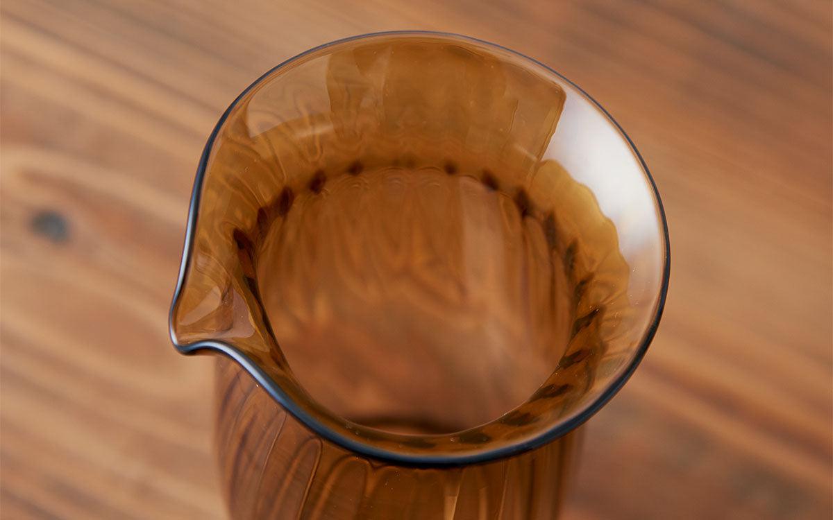 吹きガラスの蓋付きピッチャー アンバー