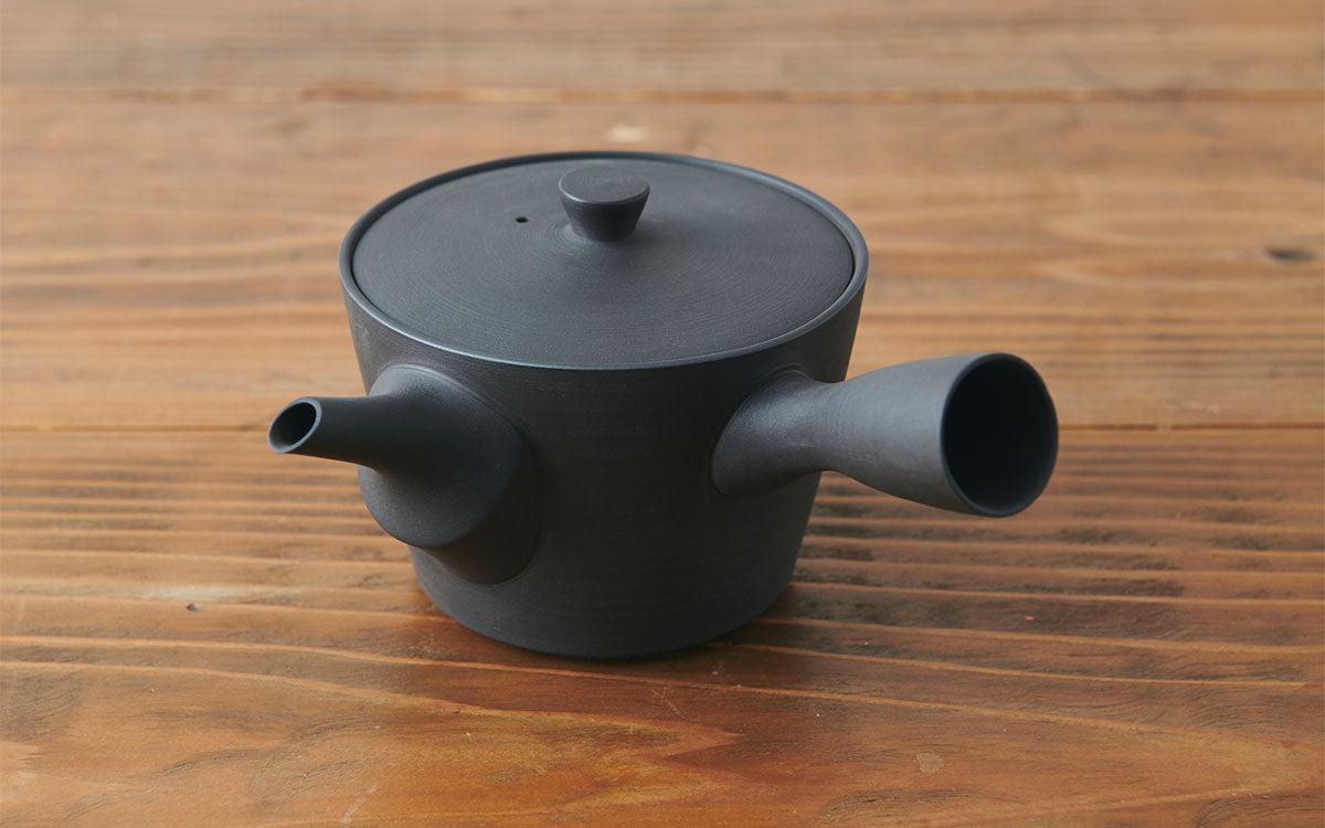 大きな急須 黒練 焼締め