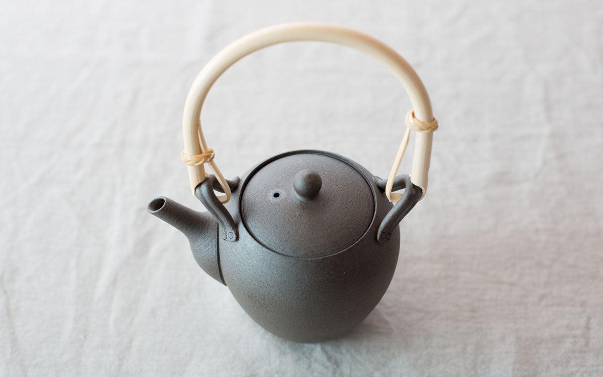 籐の弦つき急須 焼締め