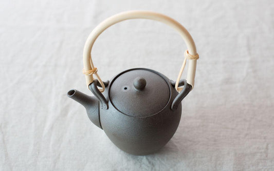 籐の弦つき急須 焼締め