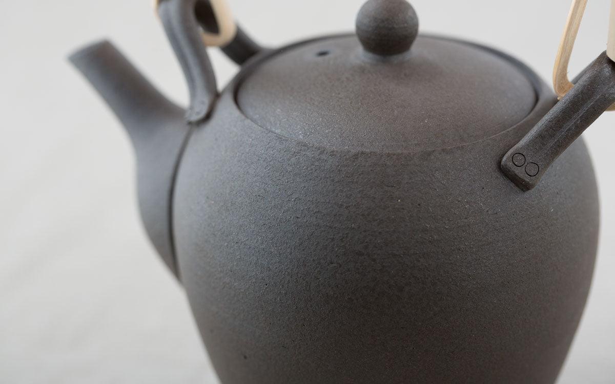 籐の弦つき急須 焼締め