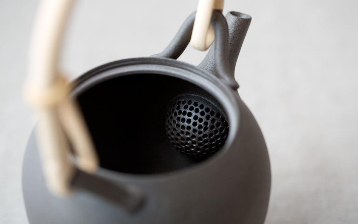 籐の弦つき急須 焼締め