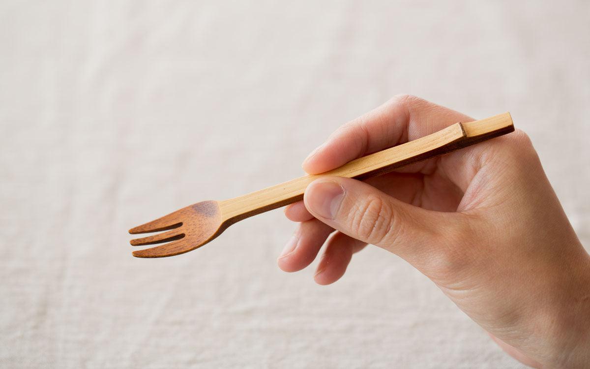 小さな竹のフォーク 拭き漆 生漆（茶）