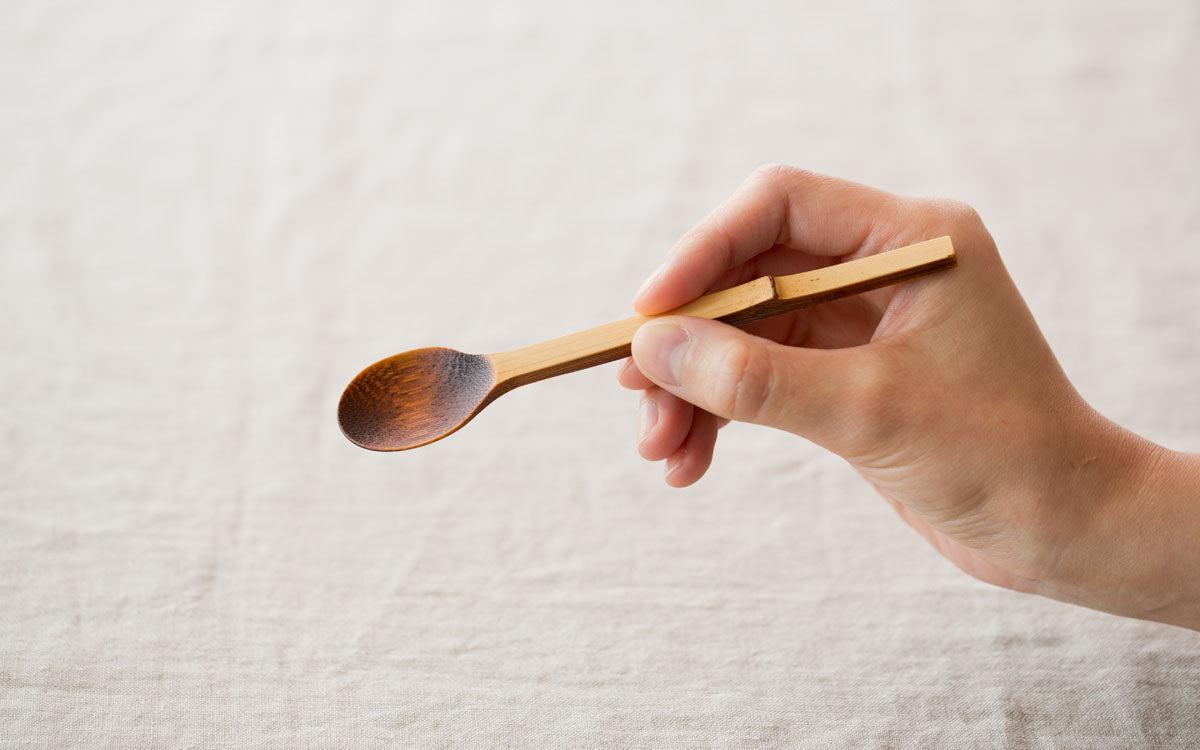 小さな竹のスプーン 拭き漆 生漆（茶）