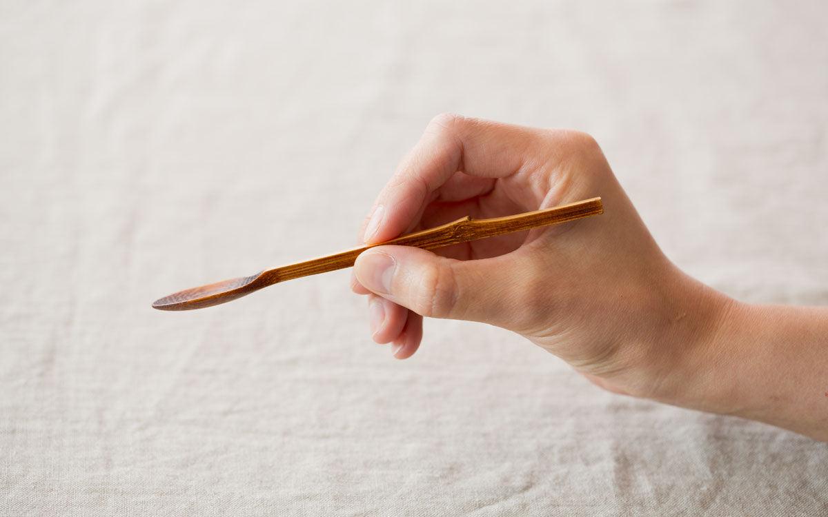 小さな竹のスプーン 拭き漆 生漆（茶）