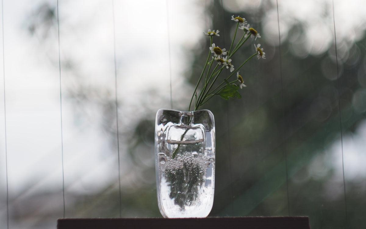 ガラスのフラワーベース