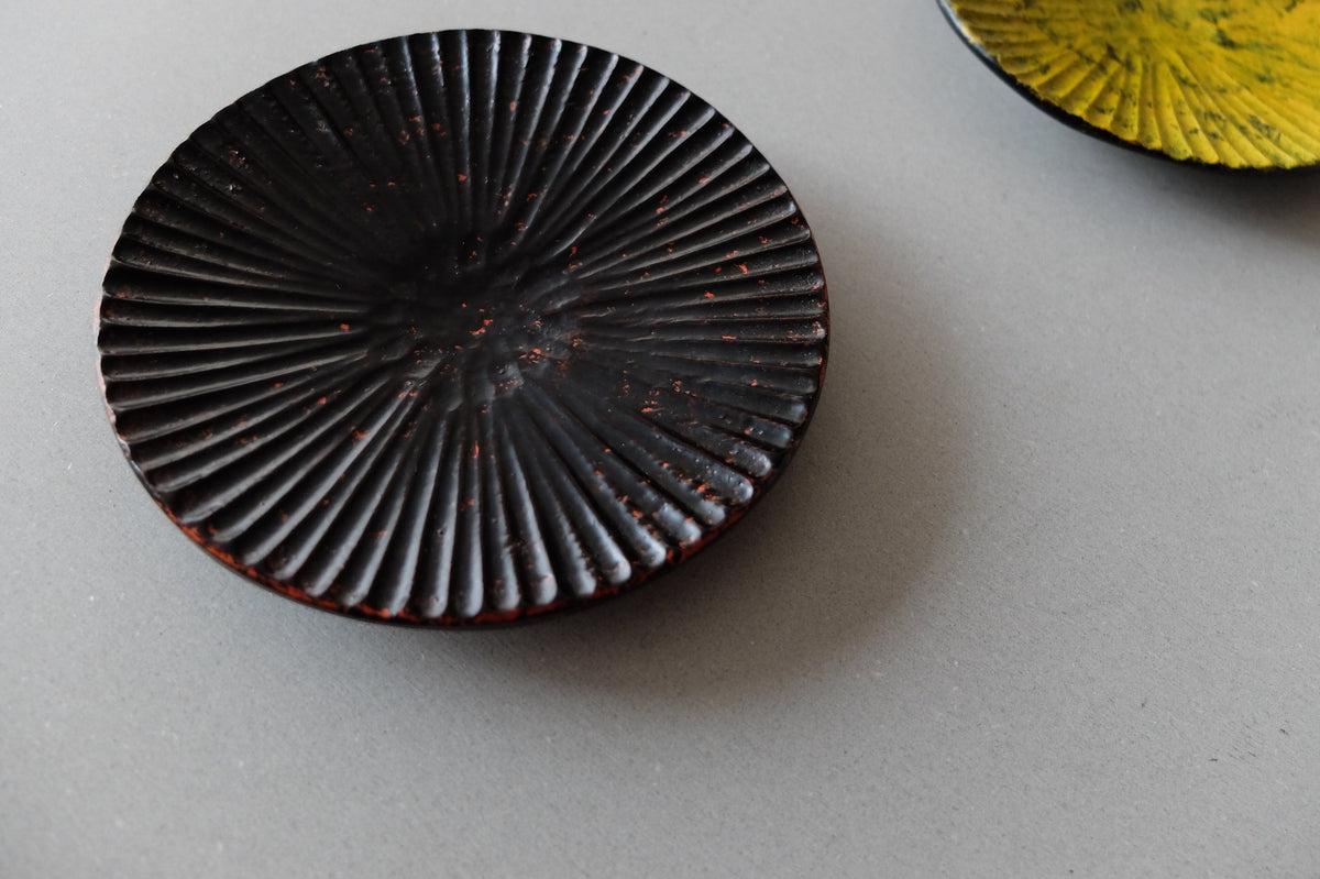 ハツリ小皿 チェリー｜漆塗り 黒×朱