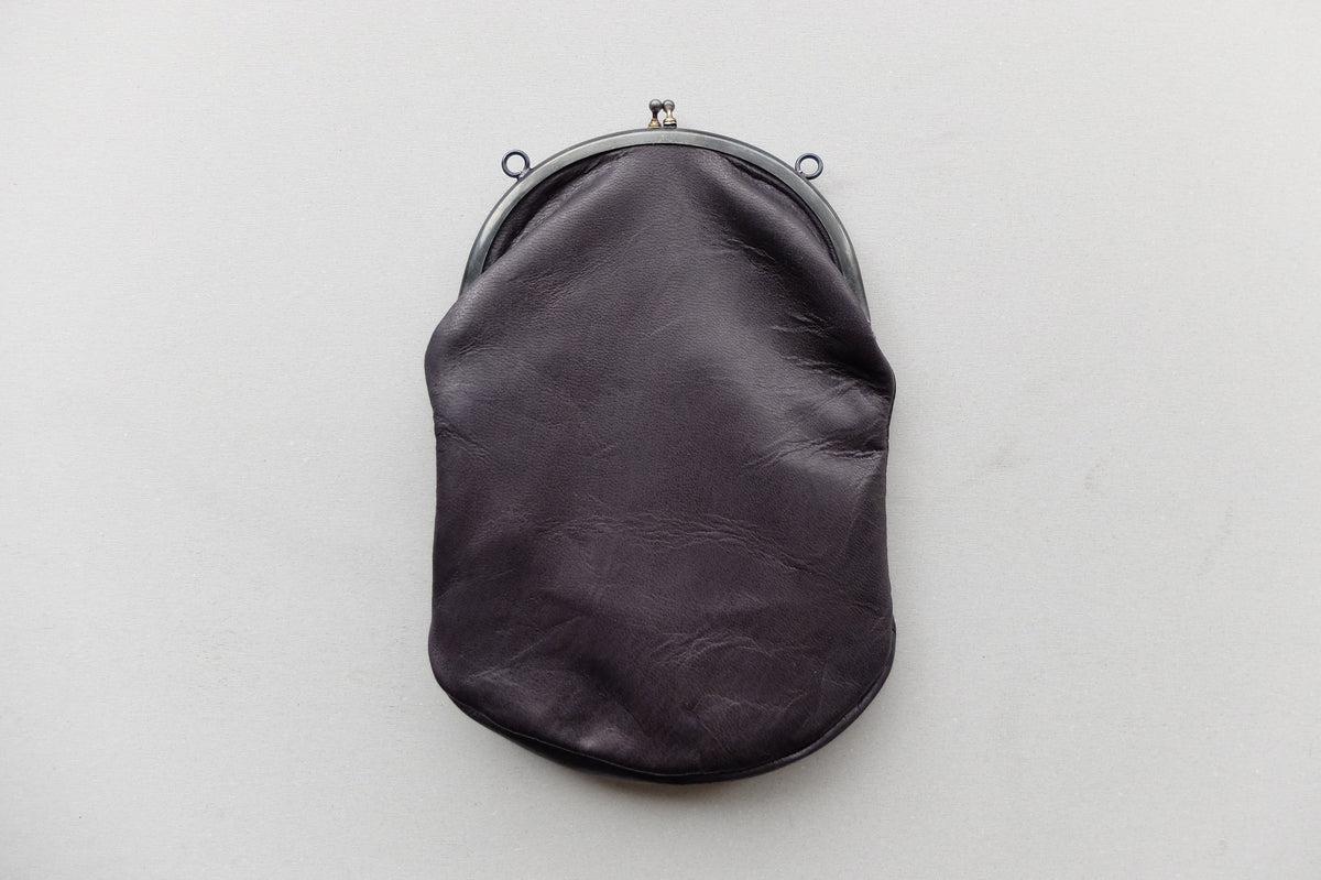 pochette ＜エゾ鹿革黒染・M＞ レザーショルダーポーチ SHO-70D