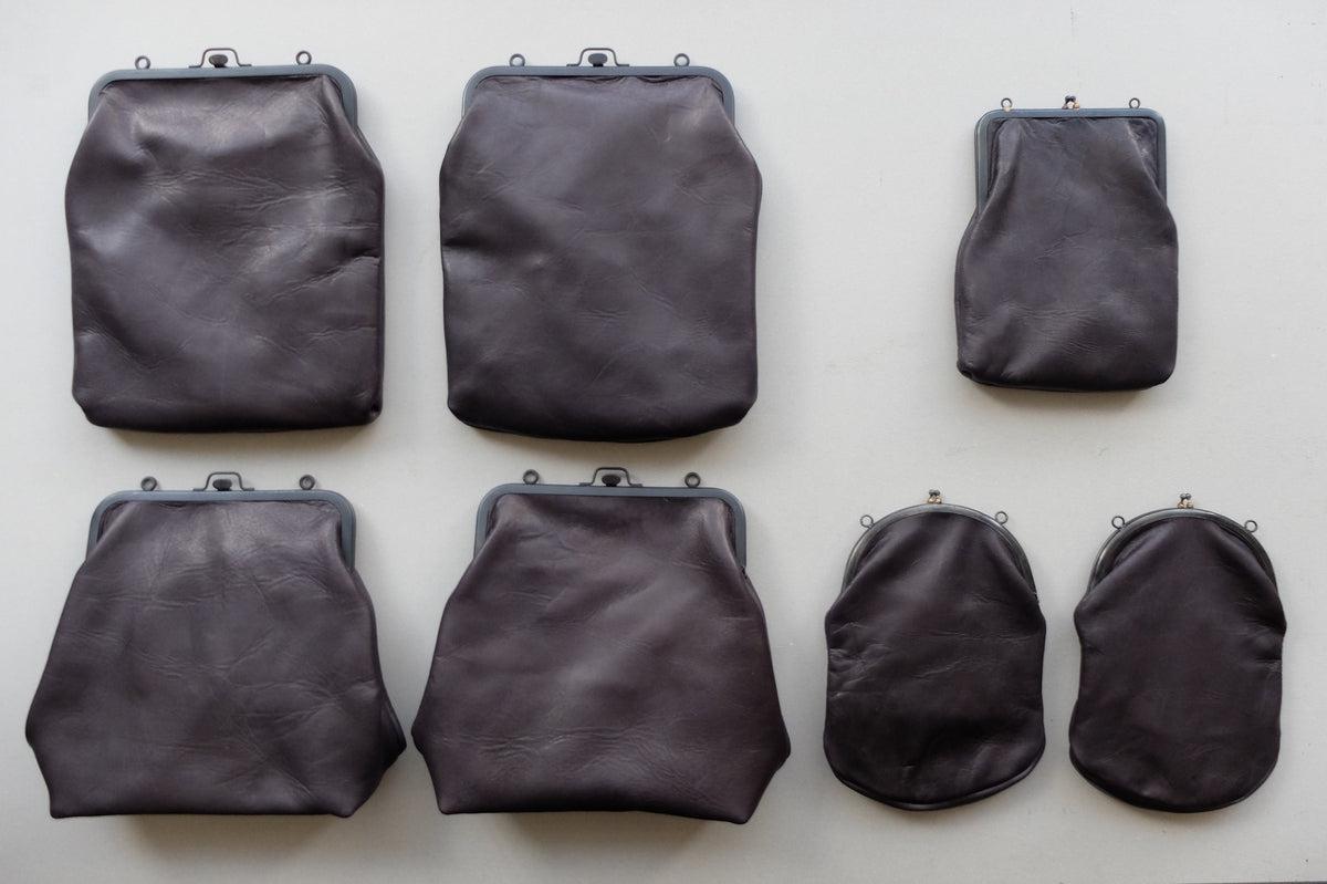 pochette ＜エゾ鹿革黒染・M＞ レザーショルダーポーチ SHO-70D