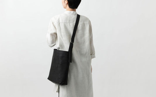 レザーショルダーバッグ black ＜L＞
