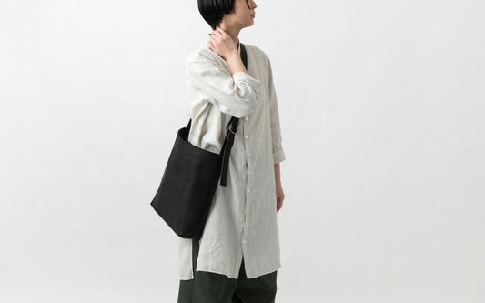 レザーショルダーバッグ black ＜L＞