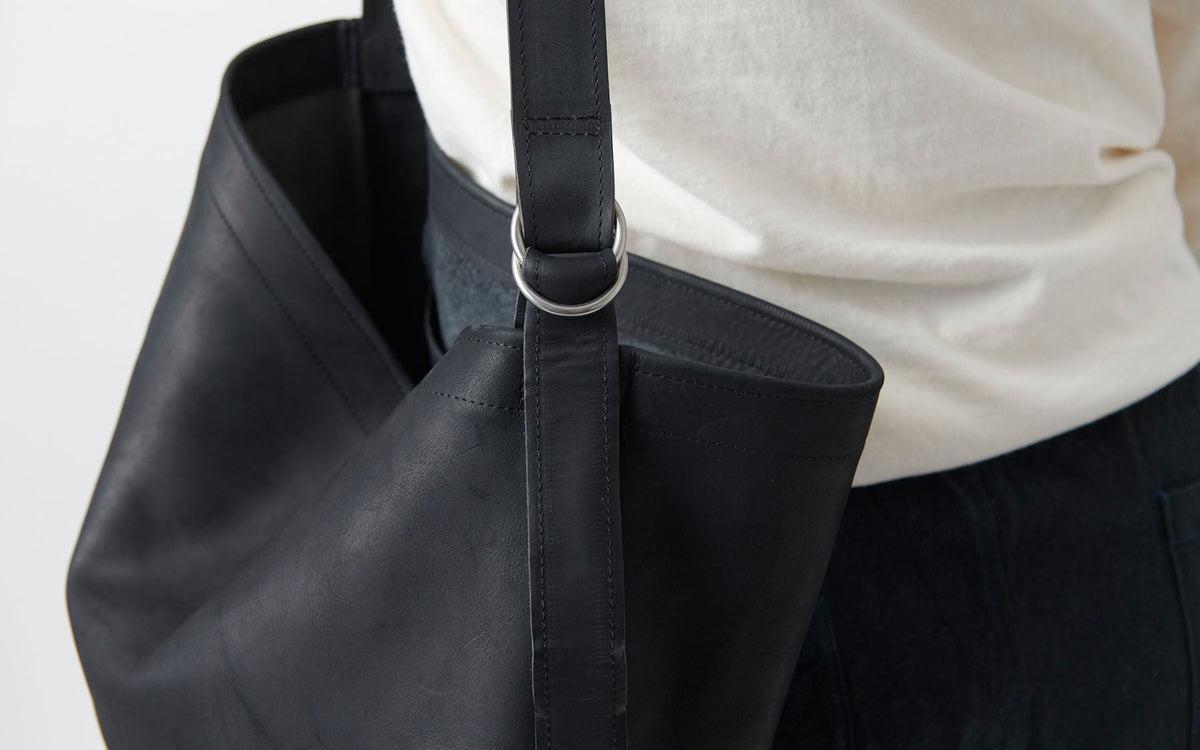 レザーショルダーバッグ black ＜S＞