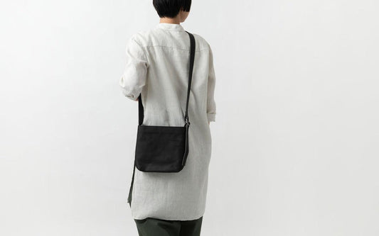 レザーショルダーバッグ black ＜S＞