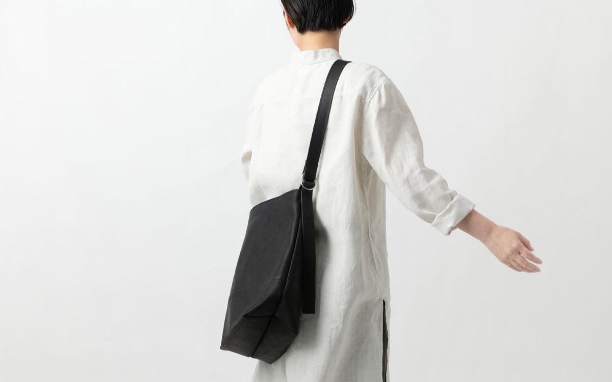 レザーショルダーバッグ black ＜XL＞