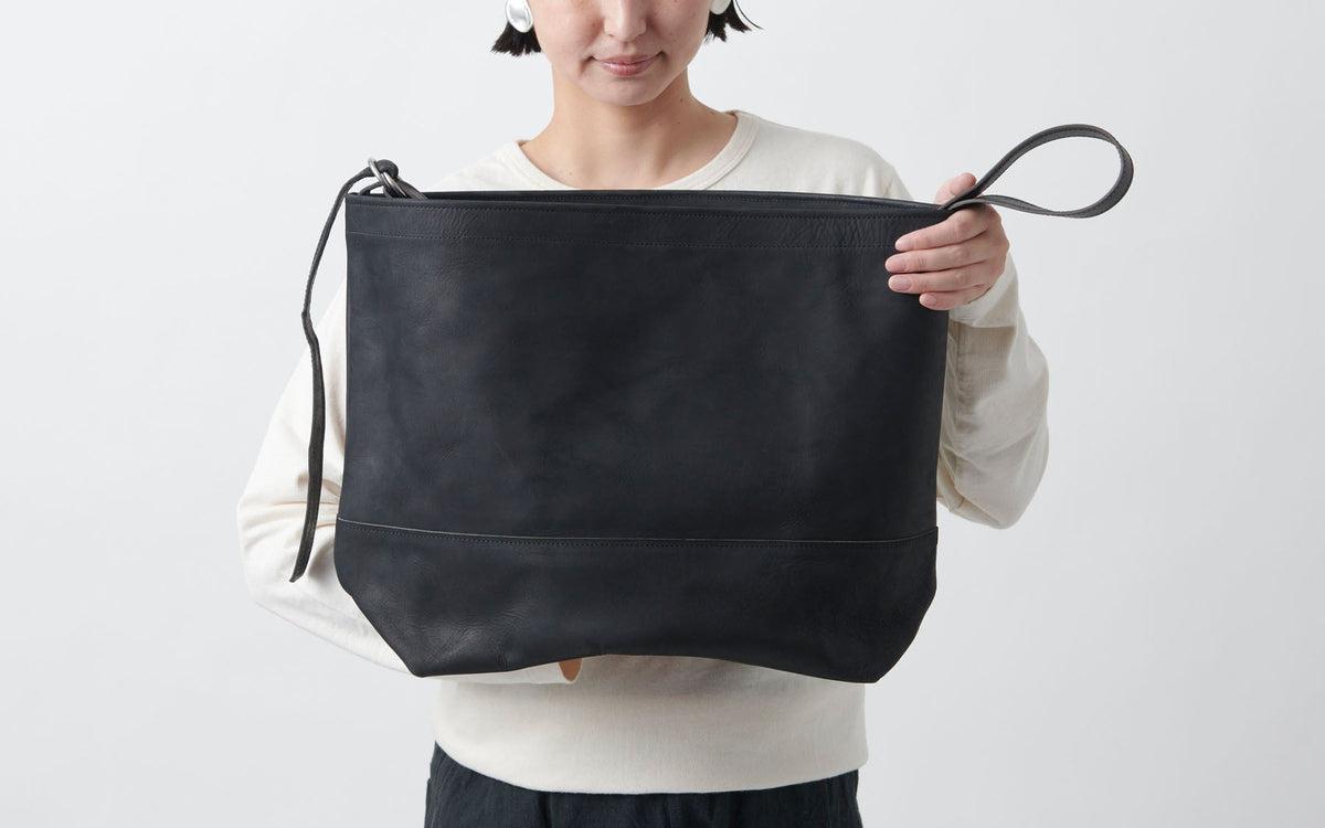 レザーショルダーバッグ black ＜XL＞