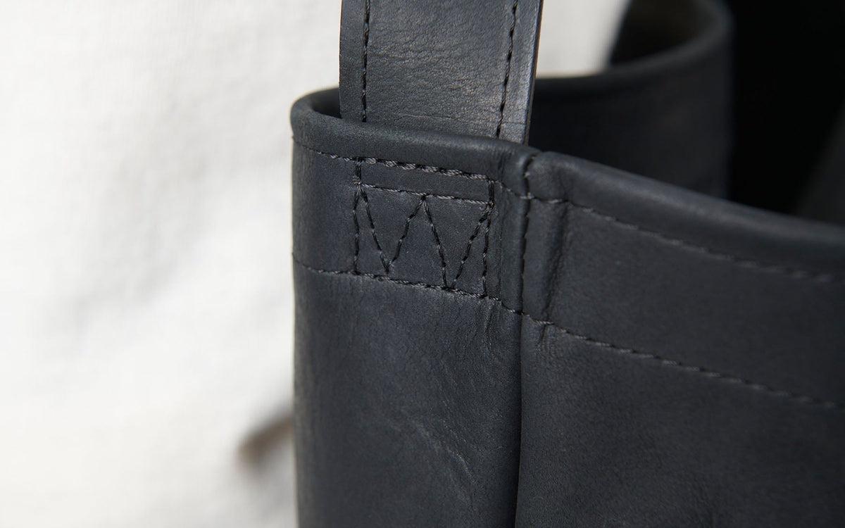 レザーショルダーバッグ black ＜XL＞