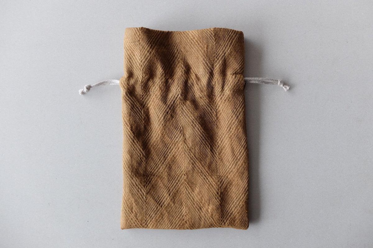 リネンヘリンボーン 巾着袋 M｜ライトブラウン