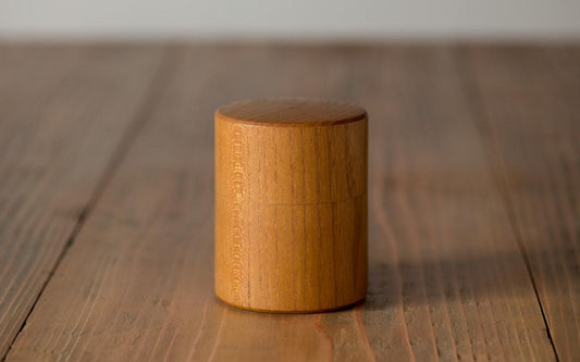ろくろ挽きの桑の木の茶筒(小)